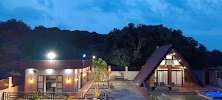 Outdoor kitchen and dining